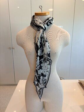 Banana Republic Cotton and Silk Taper Scarf Black and White Floral 10" x 72"